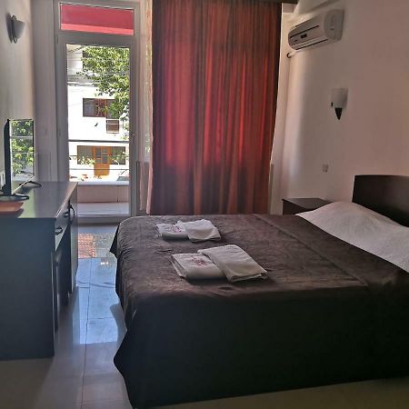 Hotel Prestige คอสติเนช ภายนอก รูปภาพ