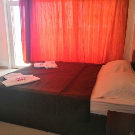 Hotel Prestige คอสติเนช ภายนอก รูปภาพ