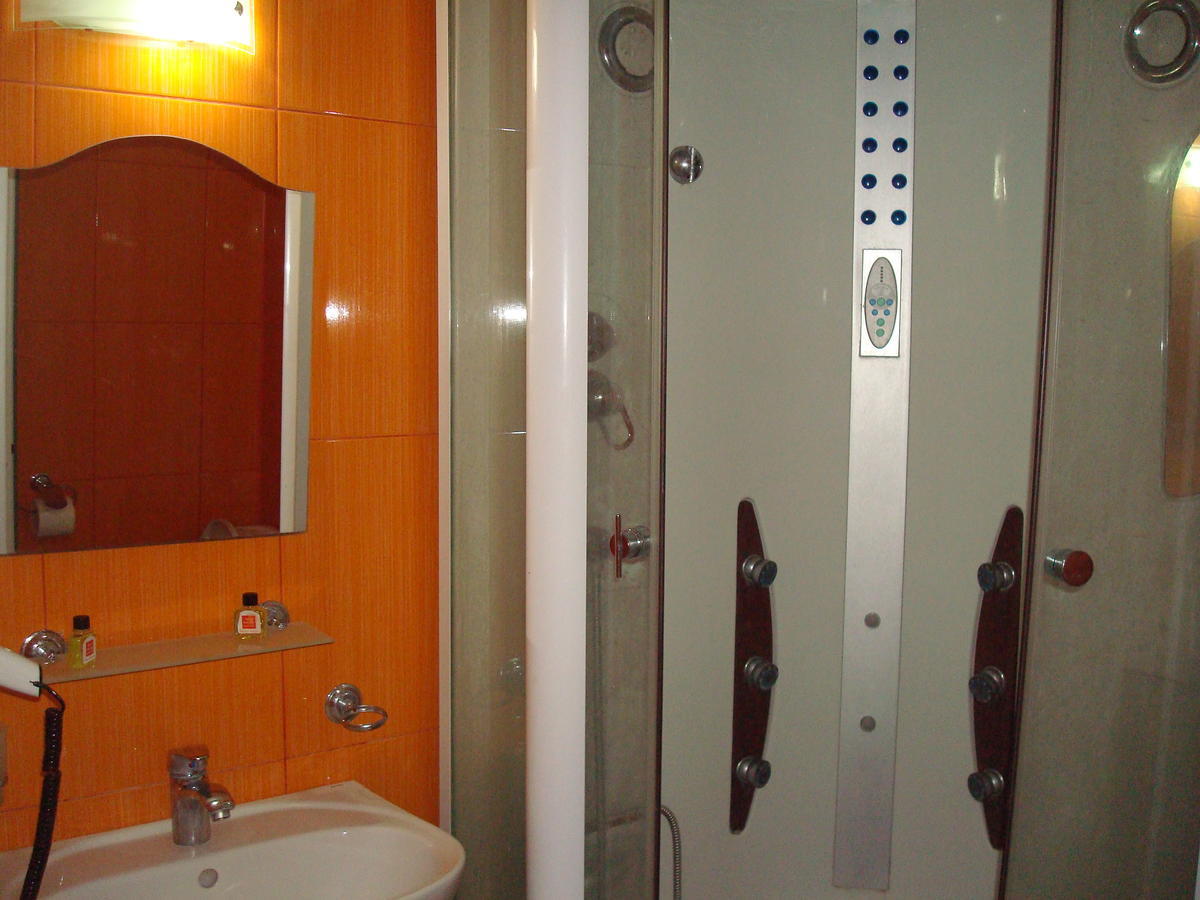 Hotel Prestige คอสติเนช ห้อง รูปภาพ