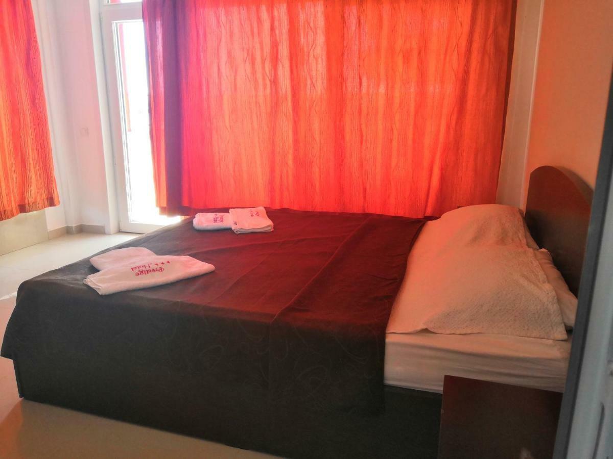 Hotel Prestige คอสติเนช ภายนอก รูปภาพ