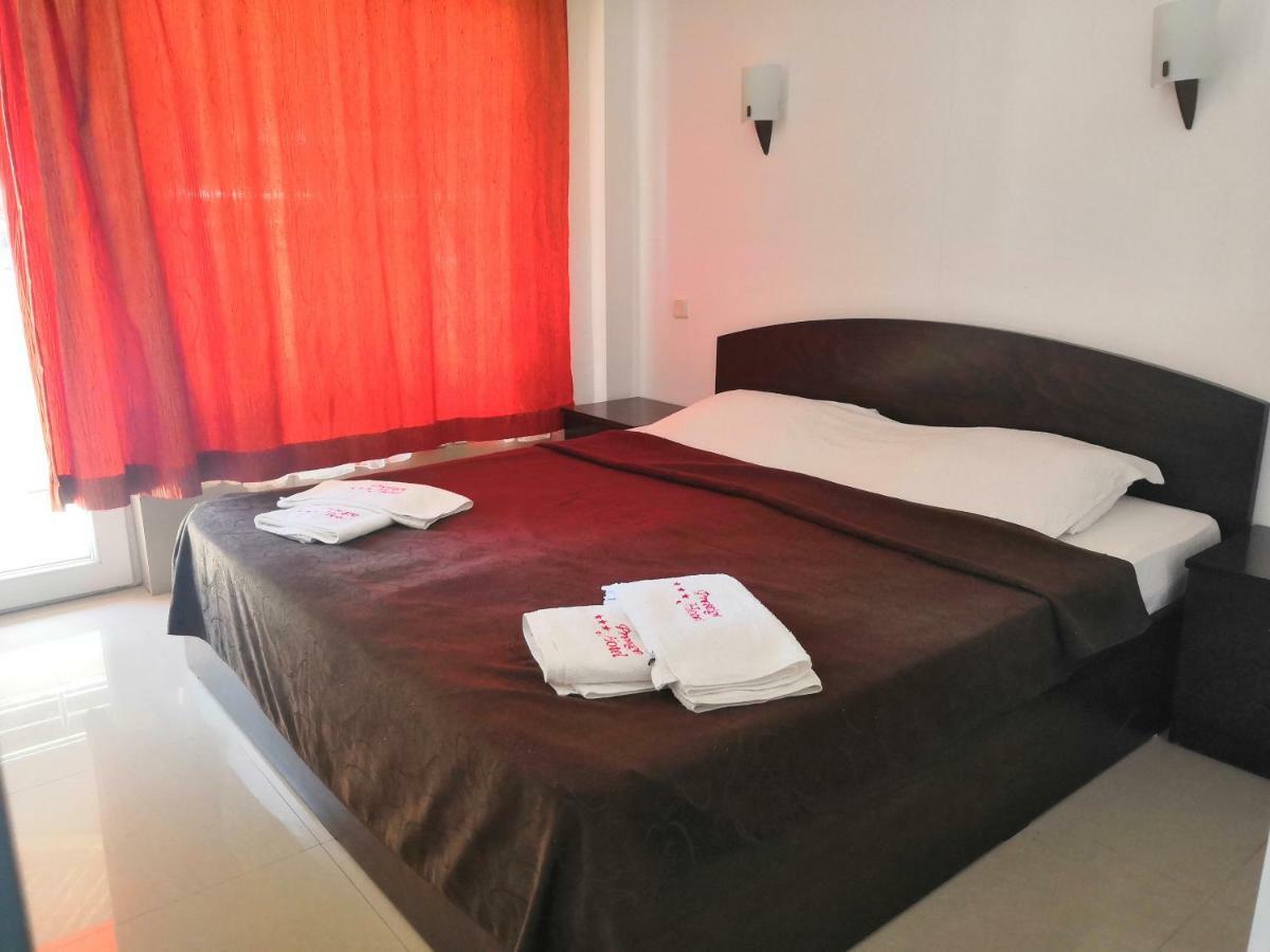 Hotel Prestige คอสติเนช ภายนอก รูปภาพ